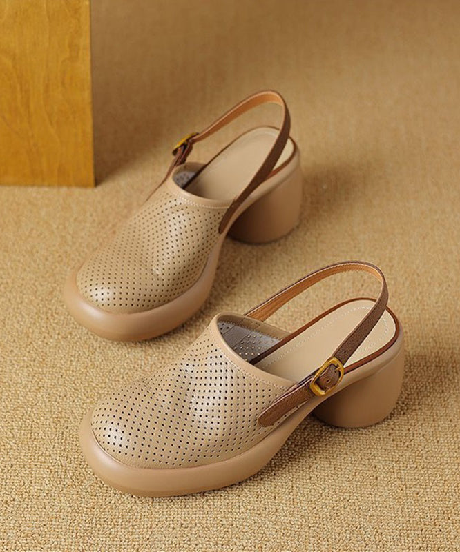 Edle beige Sandalen aus Kunstleder mit Aussparungen und dicker Sohle
