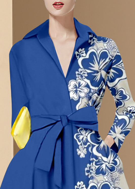 Edle blaue Seidenkleider mit Peter-Pan-Kragen und Bindegürtel, lange Ärmel