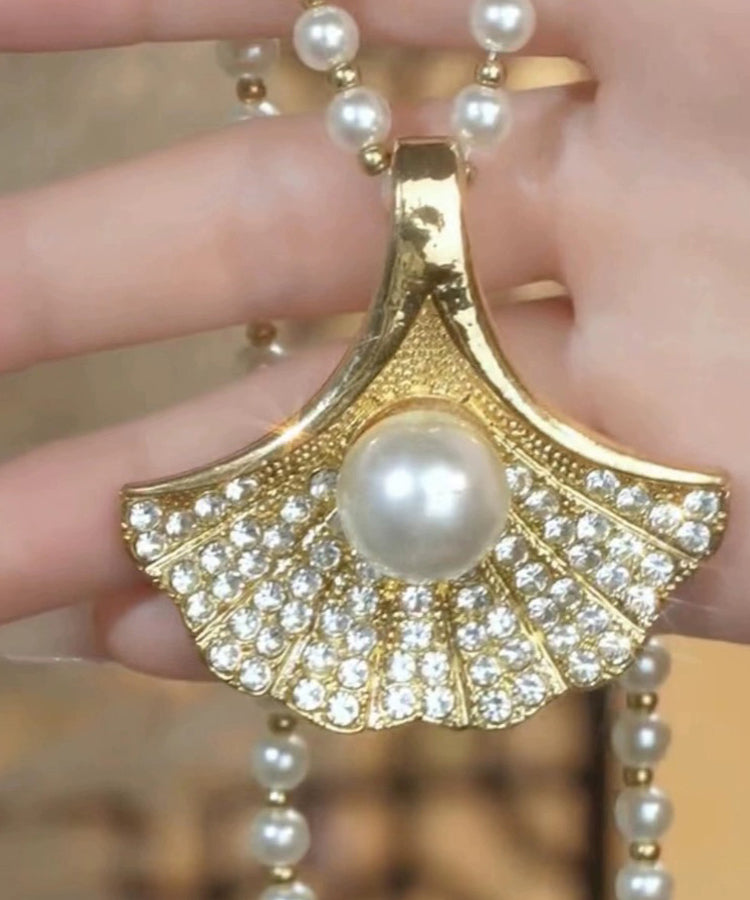 Collar con colgante de hojas de arce y perla de circonita de aleación de oro elegante