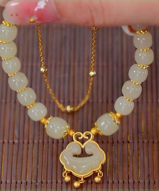 Edles kleines grünes Sterlingsilber-Armband mit Jade-Sicherheitsverschluss und Quaste