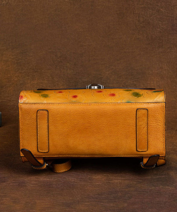 Edle Rucksacktasche aus Kalbsleder mit Prägung in Gelb