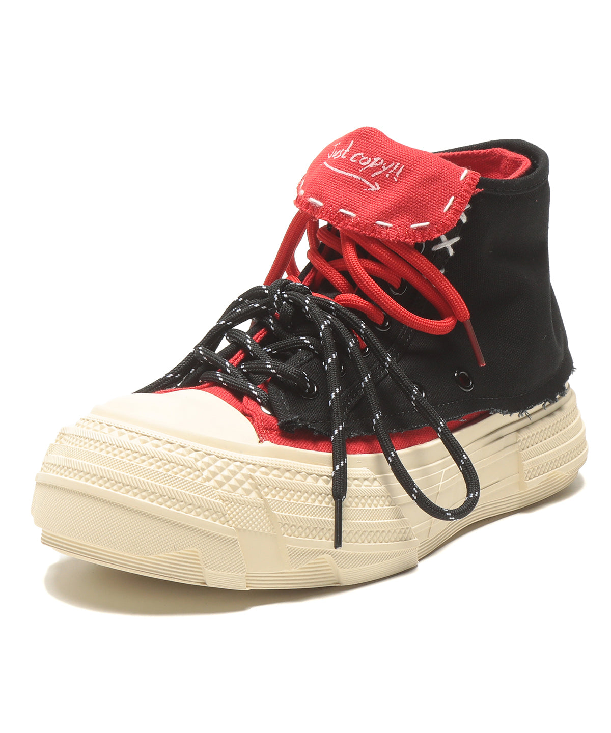 Bequeme Plateau-Flachschuhe aus schwarzem und rotem Canvas mit Schnürung