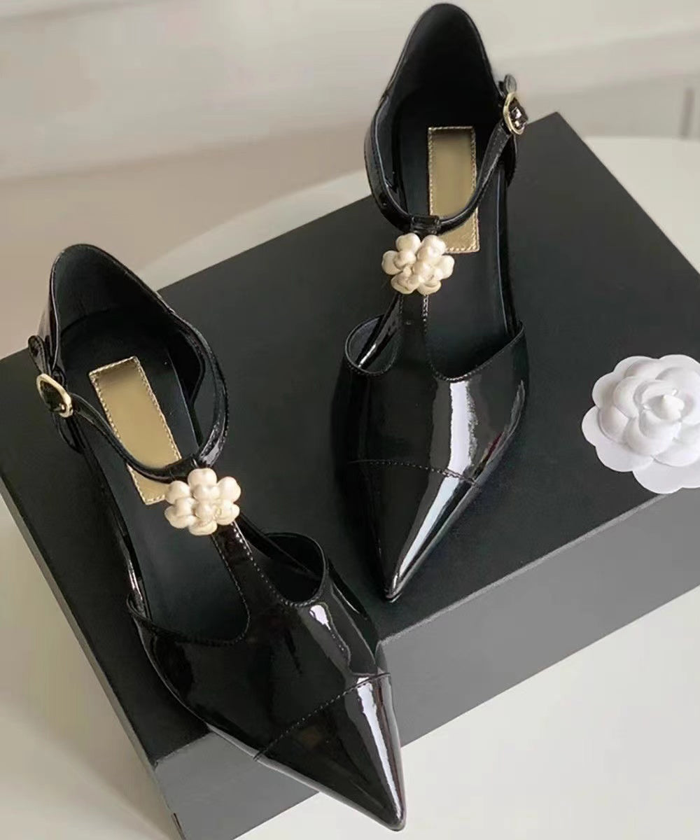 Bequeme Keilsandalen mit Spleißen, schwarzes Rindsleder, spitze Zehenpartie