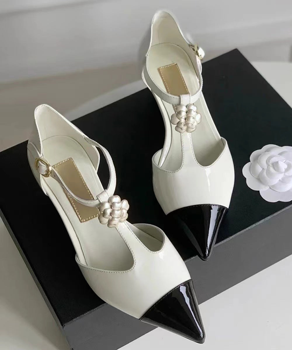 Bequeme Keilsandalen mit Spleißen, schwarzes Rindsleder, spitze Zehenpartie