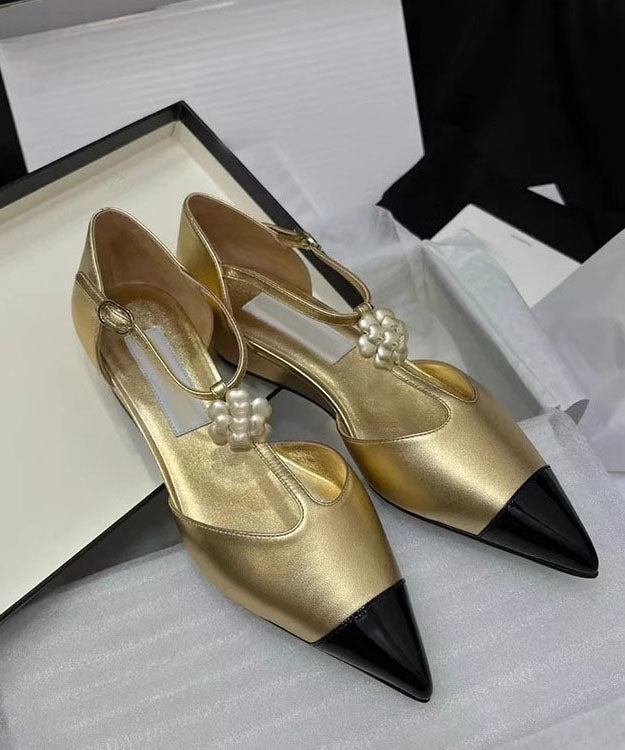 Bequeme Keilsandalen mit Spleißen, schwarzes Rindsleder, spitze Zehenpartie