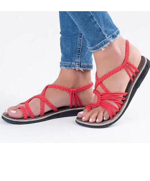 Schwarze flache Sandalen mit gekreuzten Riemen und ausgehöhlten Wandersandalen aus Strickstoff