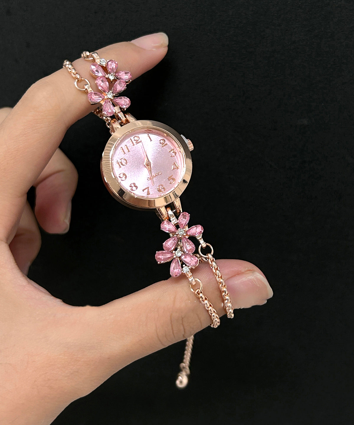 Bonitos relojes con borlas y cadena de circonitas florales de aleación rosa