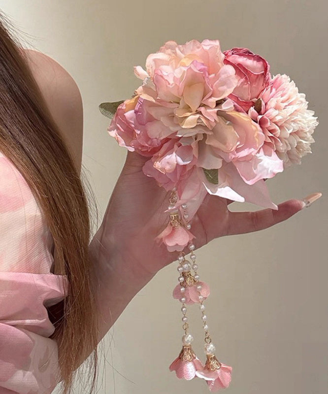 Bonita horquilla con borla de peonía rosa