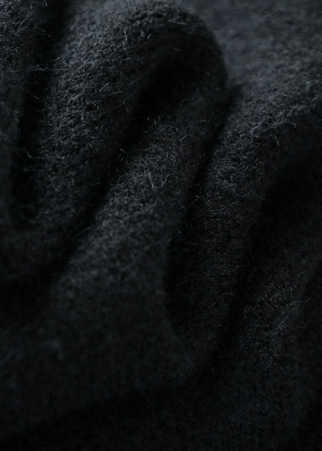 DIY schwarzer Woll-Winterstrickmantel mit Knöpfen