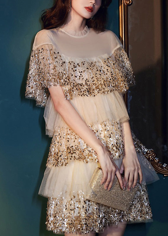 Abendkleid mit Rundhalsausschnitt, Nagelperlen, faltigem Tüll, mittellanges Kleid mit kurzen Ärmeln