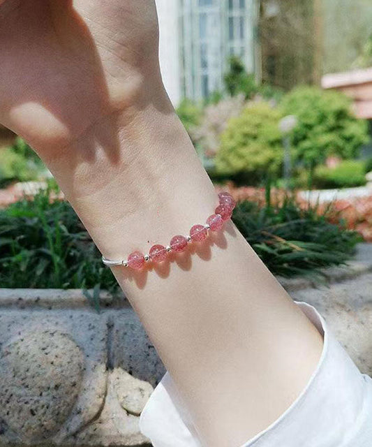 Elegante pulsera de plata de ley con dije de granate y cristal de fresa en color rojo agua
