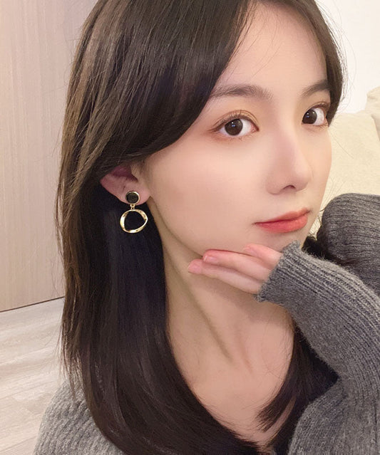 Elegantes pendientes circulares de aleación de plata de ley negra con gotas de aceite.