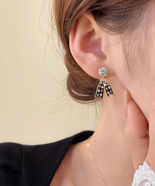 Elegantes pendientes de borla con perla y circonita en plata de ley negra