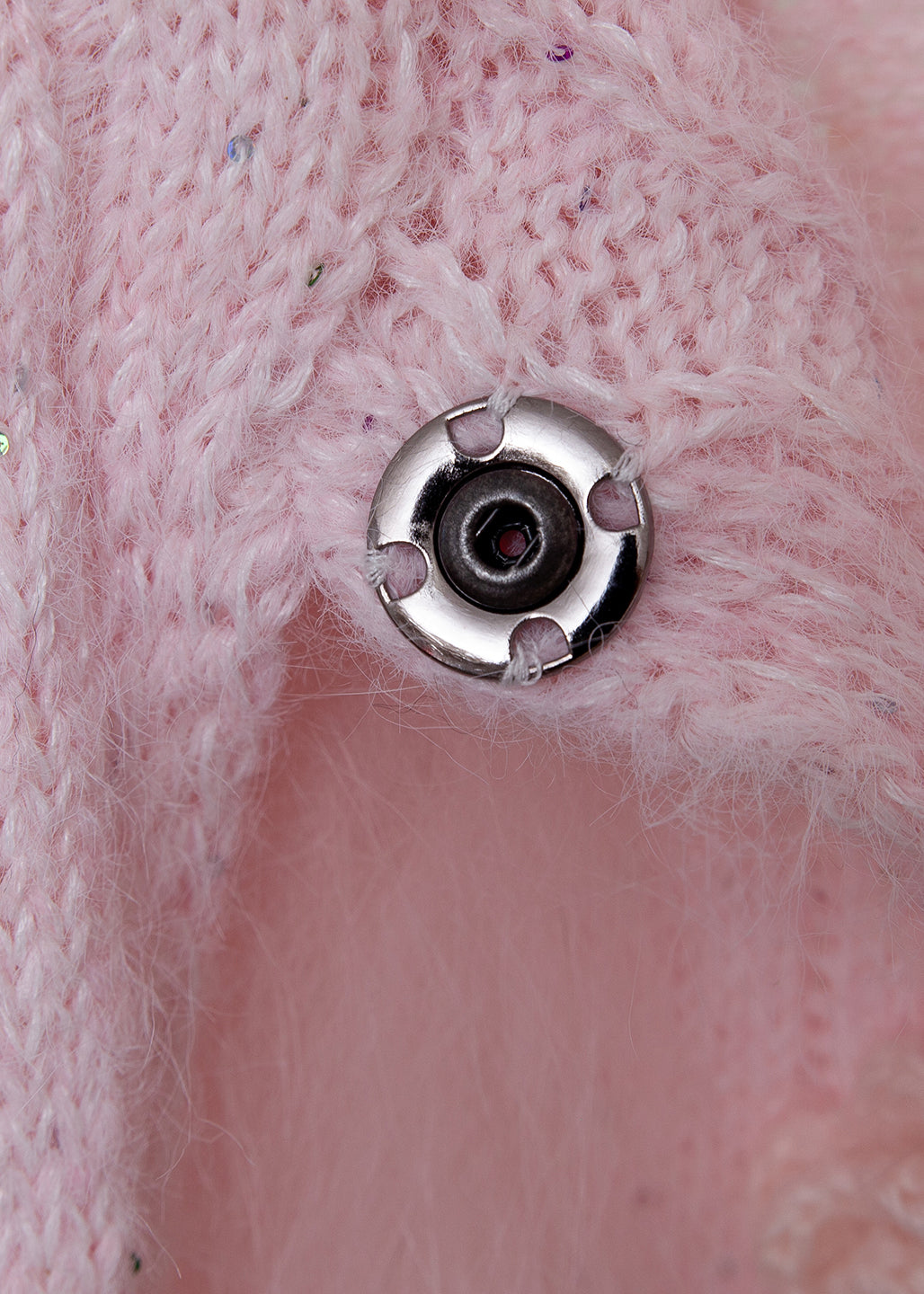 Elegante suéter de punto con botones florales de piel de zorro rosa y patchwork