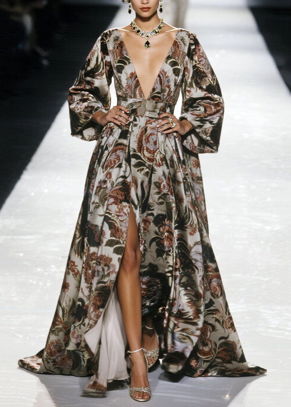 Elegante vestido túnica de gasa con dobladillo extra grande y estampado de primavera