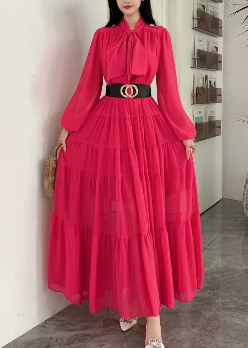 Elegantes Lila Schnürkleid Aus Gefaltetem Patchwork Mit Langen Ärmeln