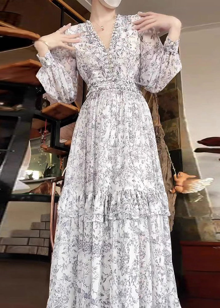 Elegantes weißes Chiffonkleid mit Rüschen und langen Ärmeln