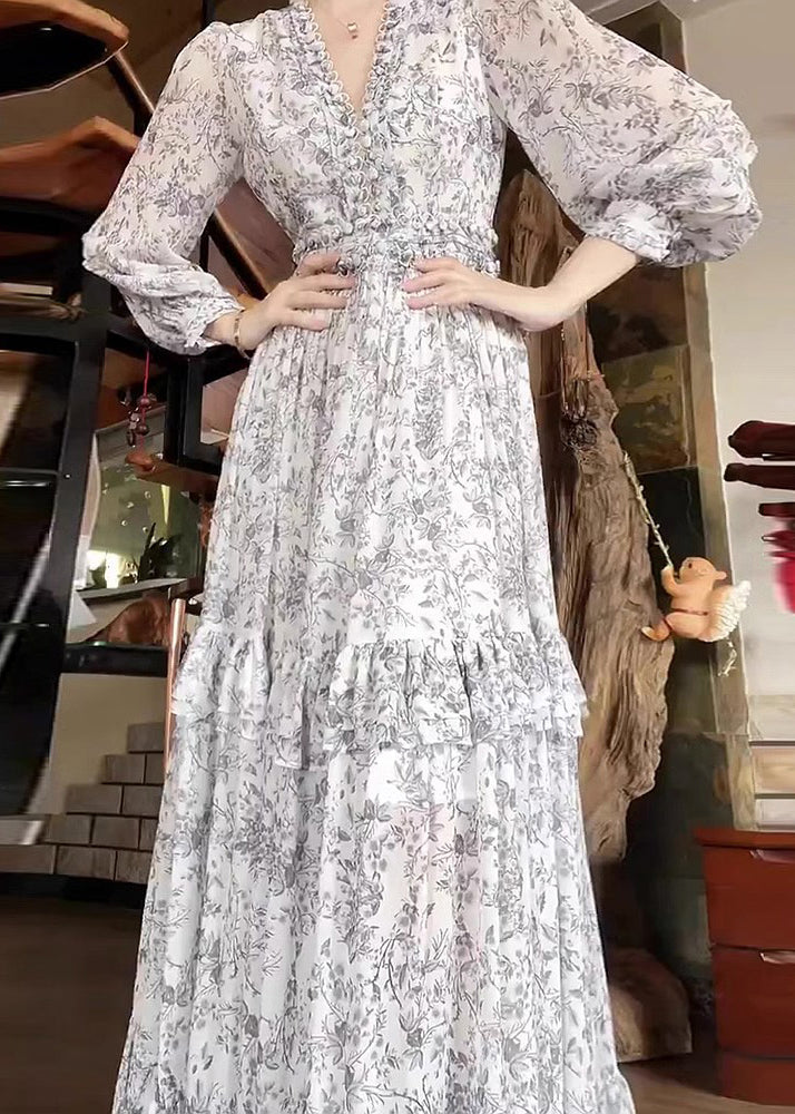 Elegantes weißes Chiffonkleid mit Rüschen und langen Ärmeln