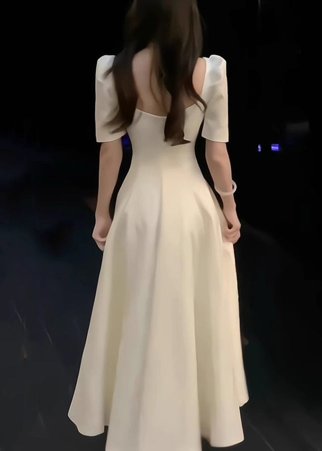 Elegantes weißes quadratisches Kragenkleid aus massiver Baumwolle für den Sommer