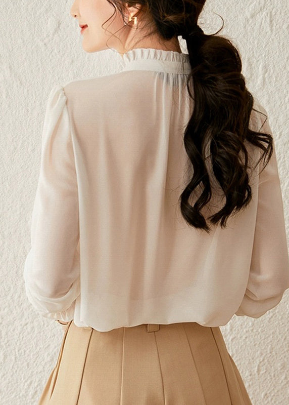 Elegante cuello alto blanco con lazo y mangas farol de encaje