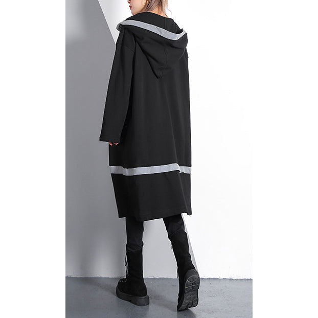 Elegantes schwarzes Plus Size Reisekleid mit Taschen und feiner Kapuze aus Baumwollmischung