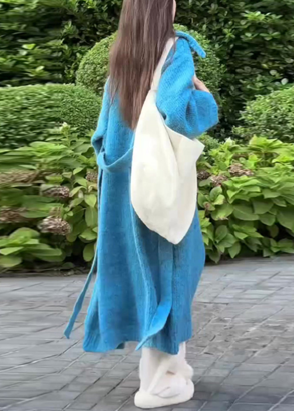 Elegante abrigo largo de punto azul con cuello Peter Pan y cintura anudada para otoño