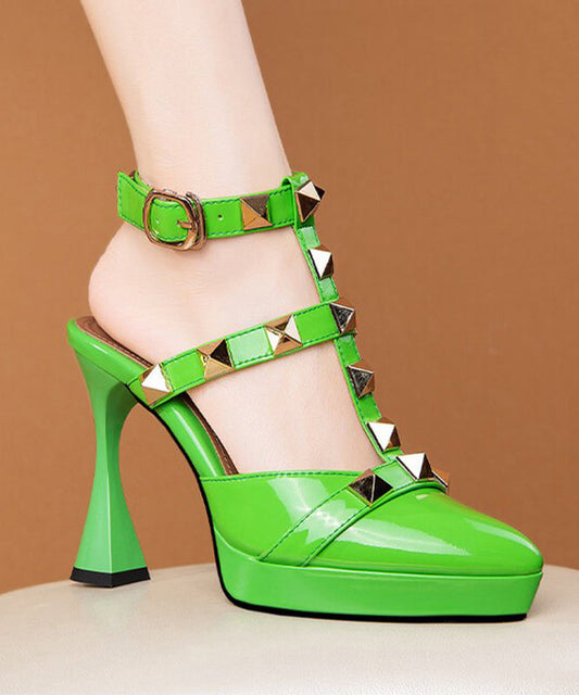 Modische schwarze Rivet High Heel Plateau Sandalen aus Schaffell