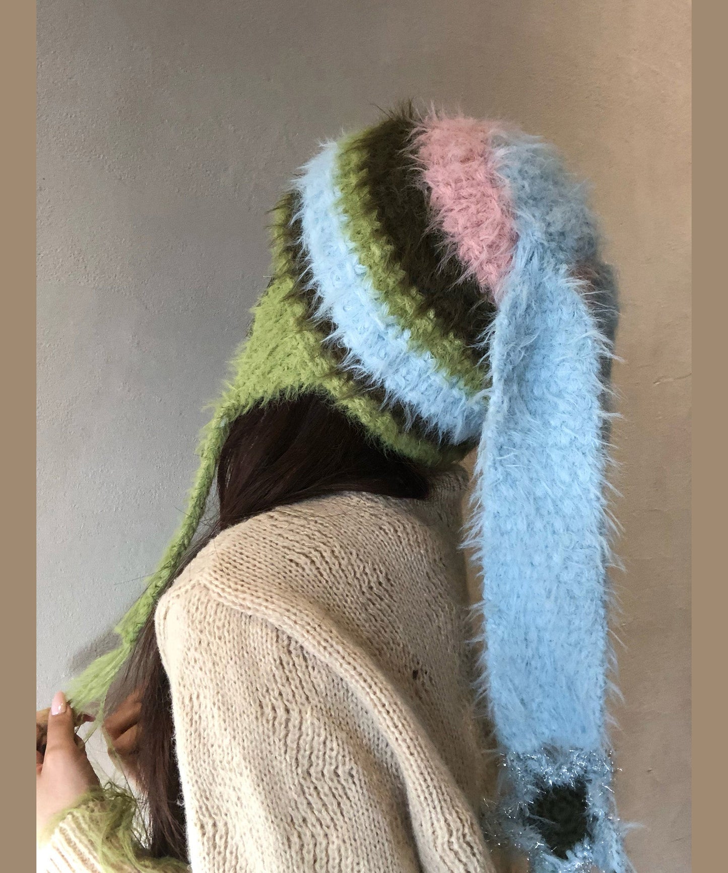 Gorro Bonnie de punto de piel a rayas con bloques de colores a la moda