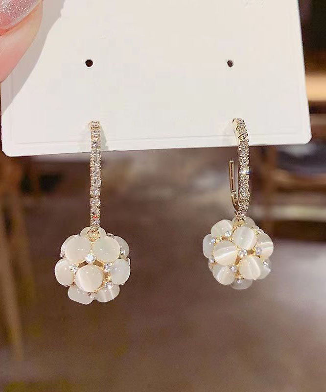 Pendientes esféricos de aleación de cobre y oro con circonitas y ópalo.