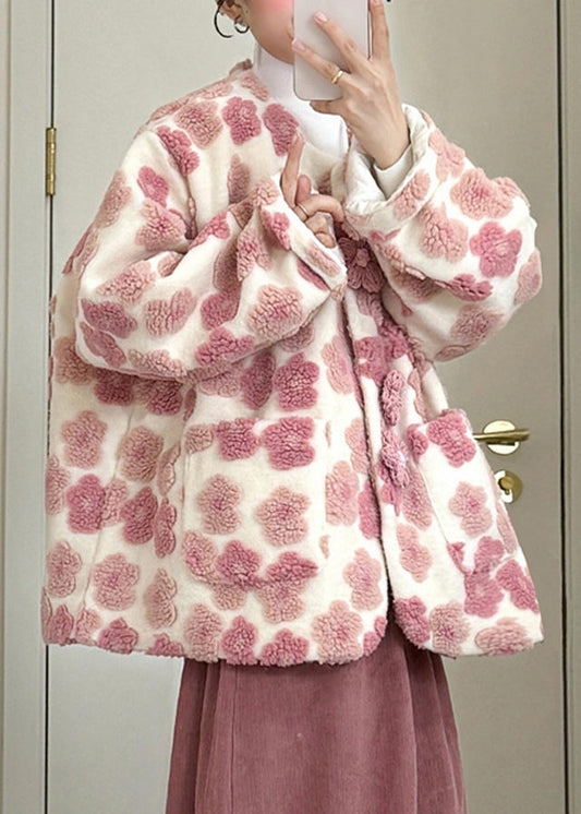 Modisches zweiteiliges Set aus rosafarbenem Samtmantel mit Taschen und weiten Hosen für den Winter