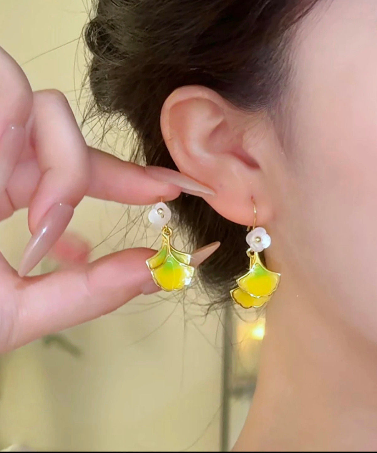 Pendientes colgantes florales con hojas de ginkgo y cobre amarillo dorado