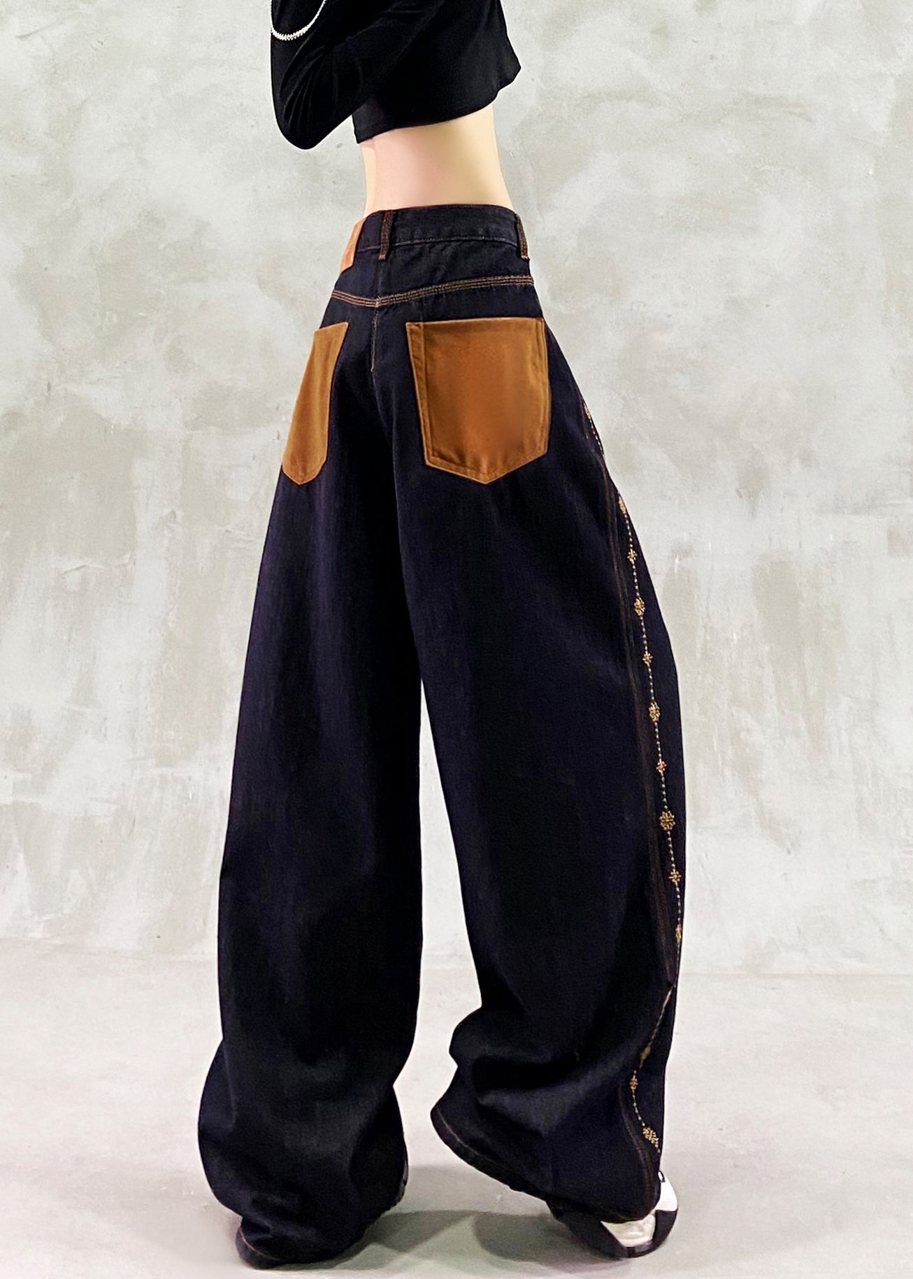 Pantalones vaqueros de patchwork bordados en negro fino para primavera