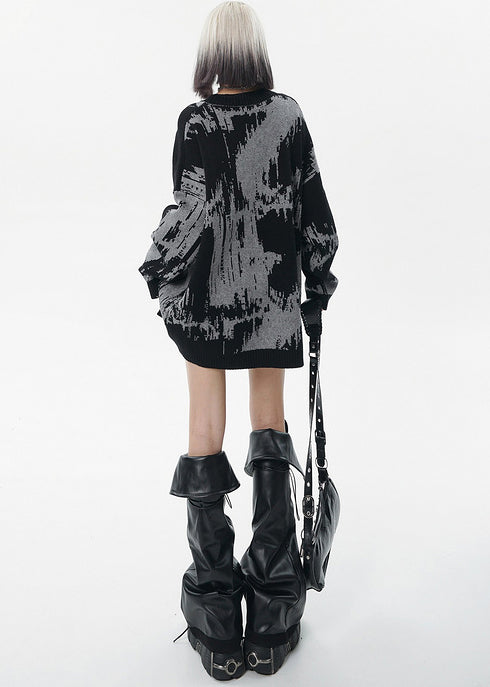 Feiner grauer Oversize-Langpullover mit Batikmuster für den Winter