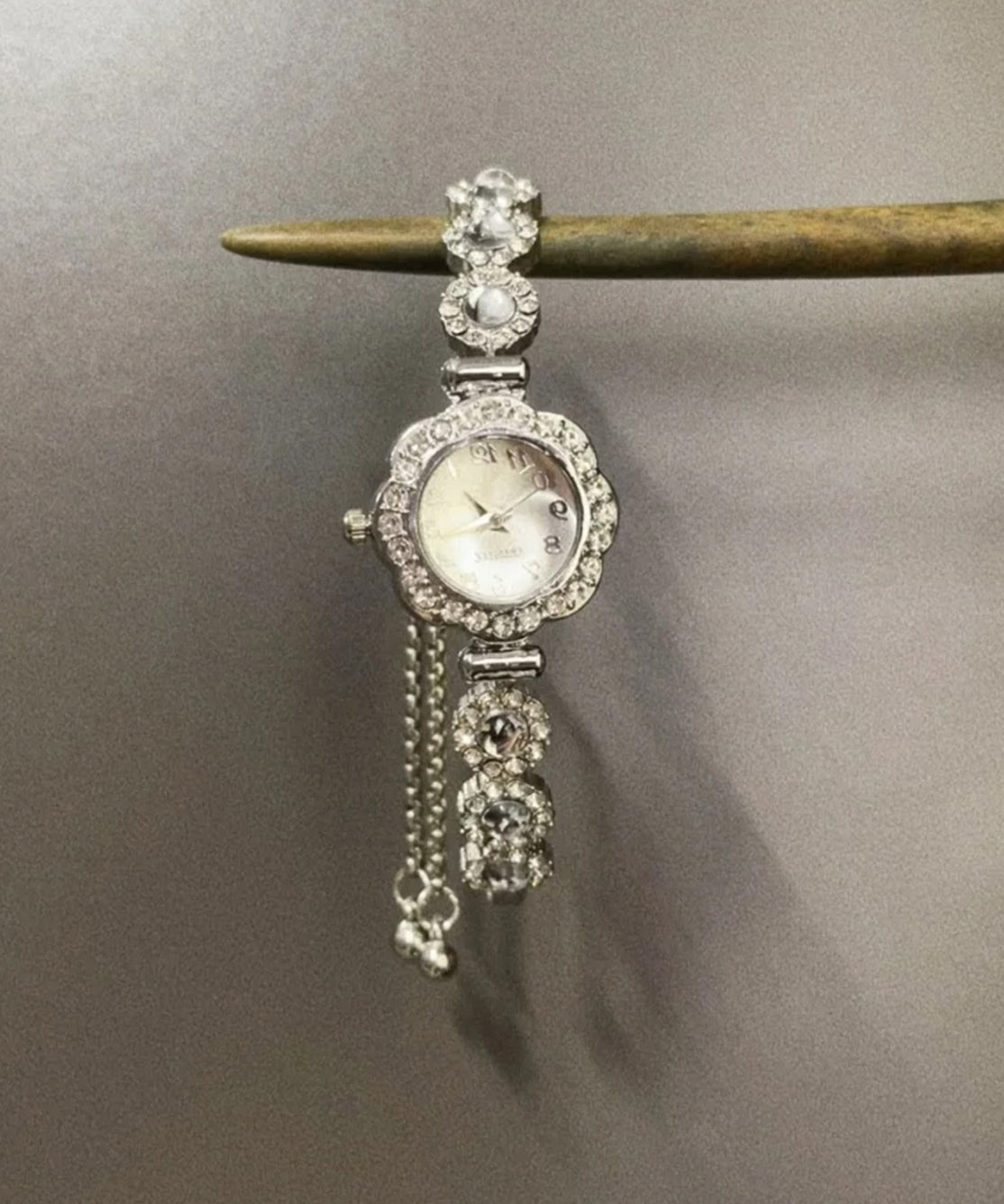 Uhren mit feiner Seidenlegierung, Zirkonia-Edelstein und herausziehbarer Fassung