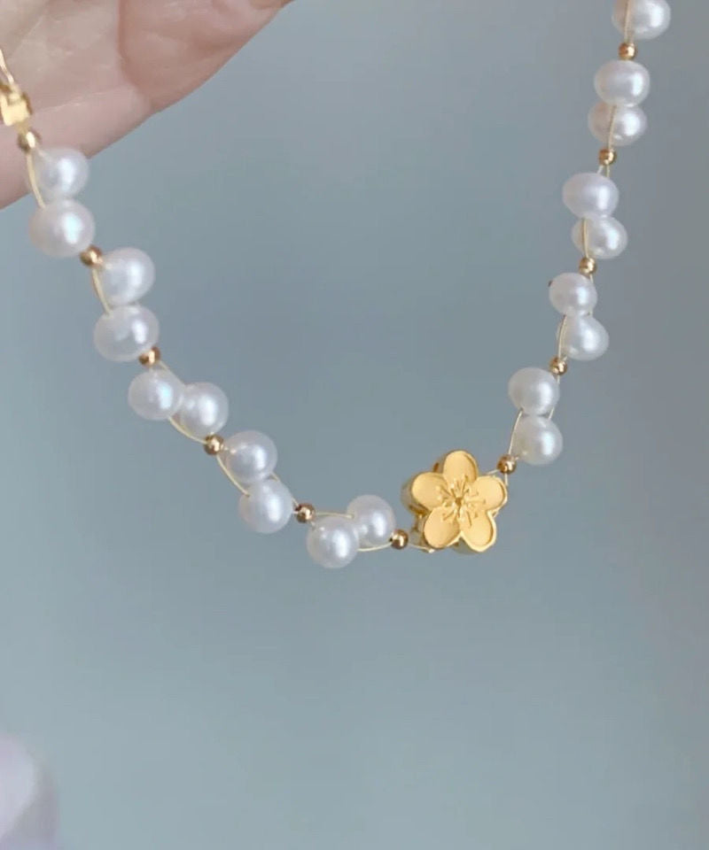 Feines gewebtes Kettenarmband aus 14 Karat Weißgold mit Perlen