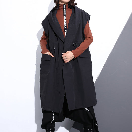 Feine schwarze Oberteile aus Baumwollmischung in Übergröße mit Kapuze und Taillenbund, elegante ärmellose Mäntel