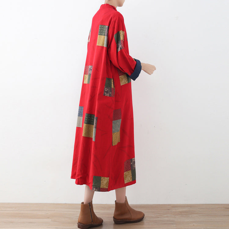 Feiner roter Leinenmantel übergroßer Patchwork-lange Baumwoll-Strickjacke Feine chinesische Knopf-Reisekleidung