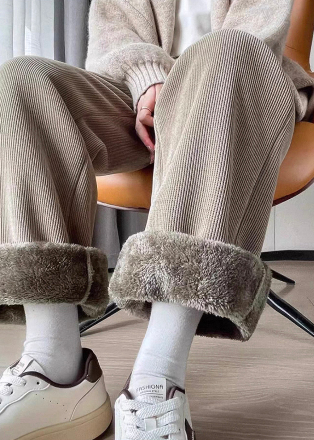 Winterliche, figurbetonte Fleecehose mit Taschen und Kordelzug