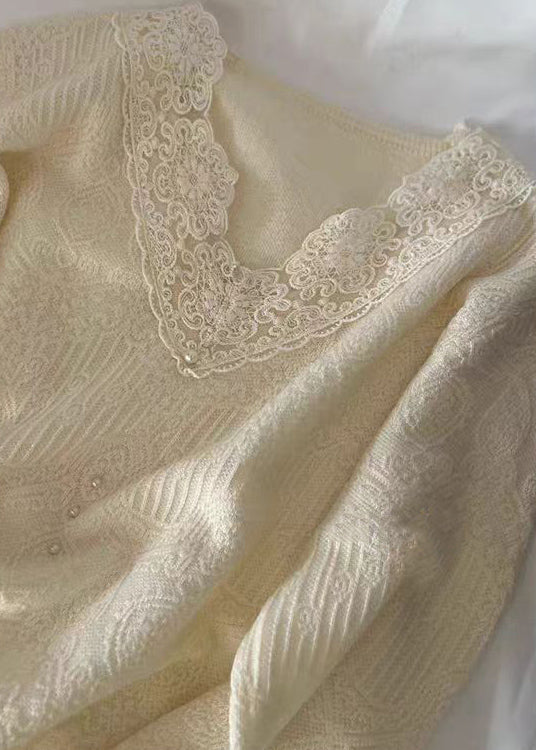 Französische Aprikosenfarbene V-Ausschnitt-Strickoberteile mit Spitzen-Patchwork-Design für den Herbst