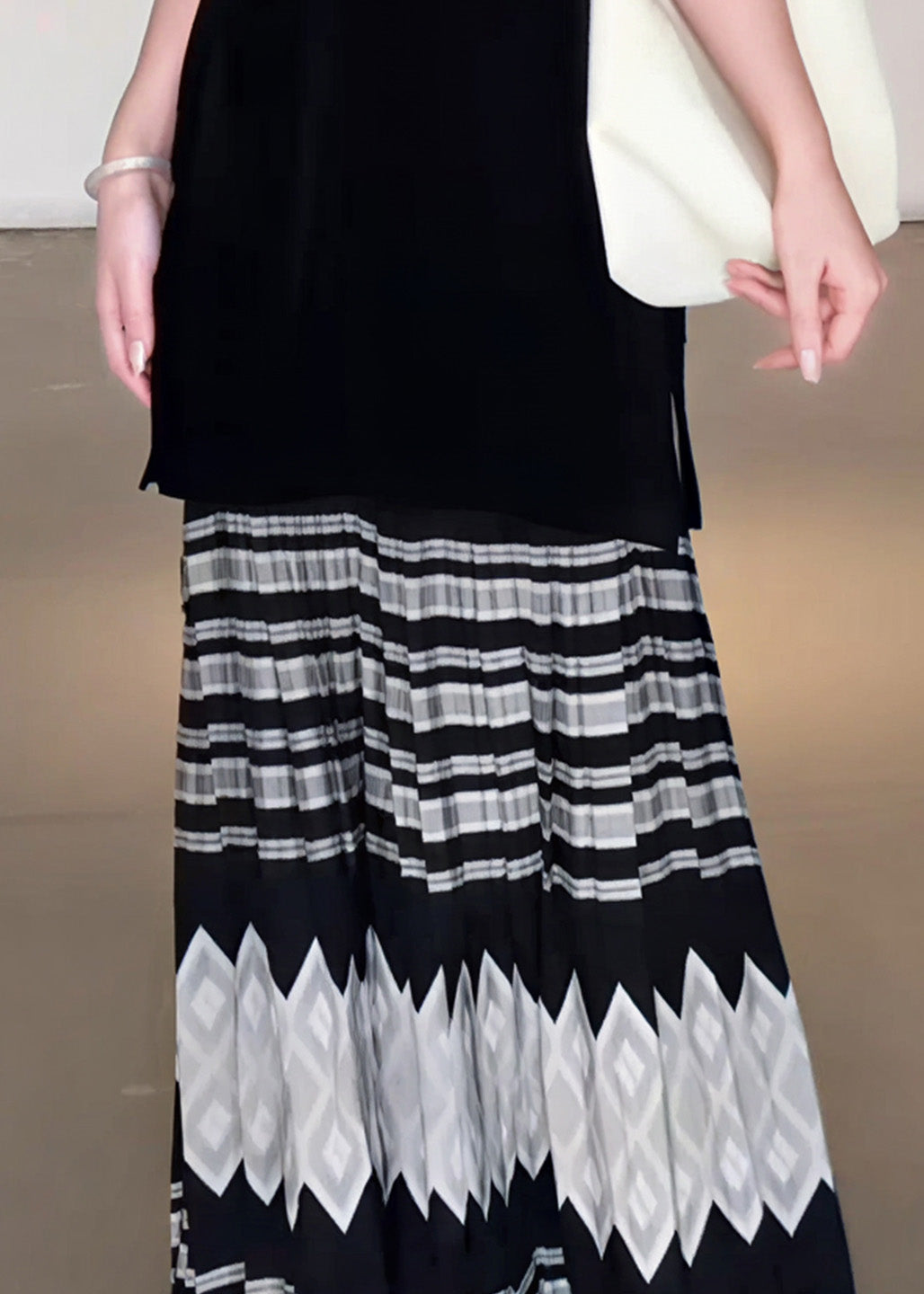 French Black Print Exra Large Hem Pleated Skirts Spring