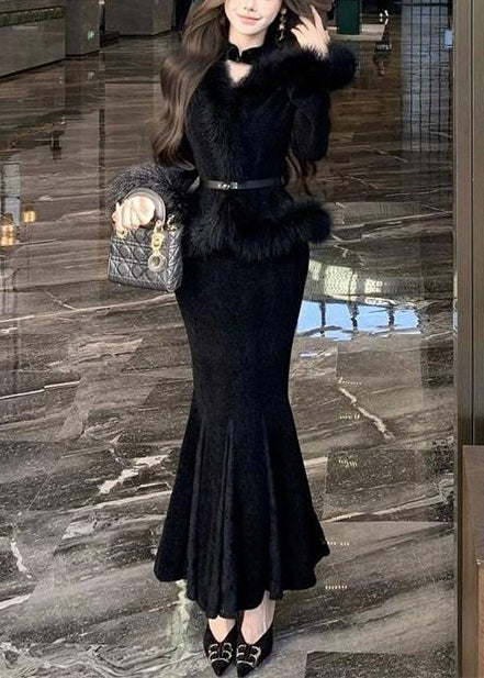 Vestido de noche francés negro de terciopelo y seda con cuello alto y encaje de patchwork sin mangas