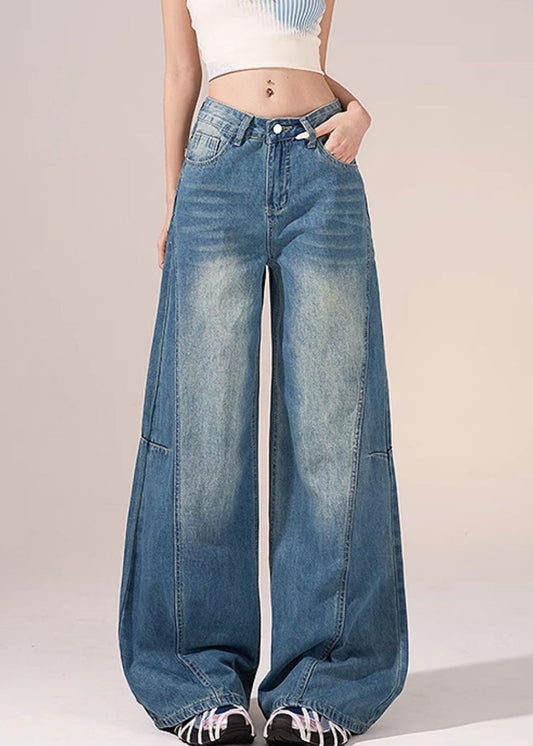 Französischblaue Jeans mit Taschen und Spitzeneinsatz für den Frühling