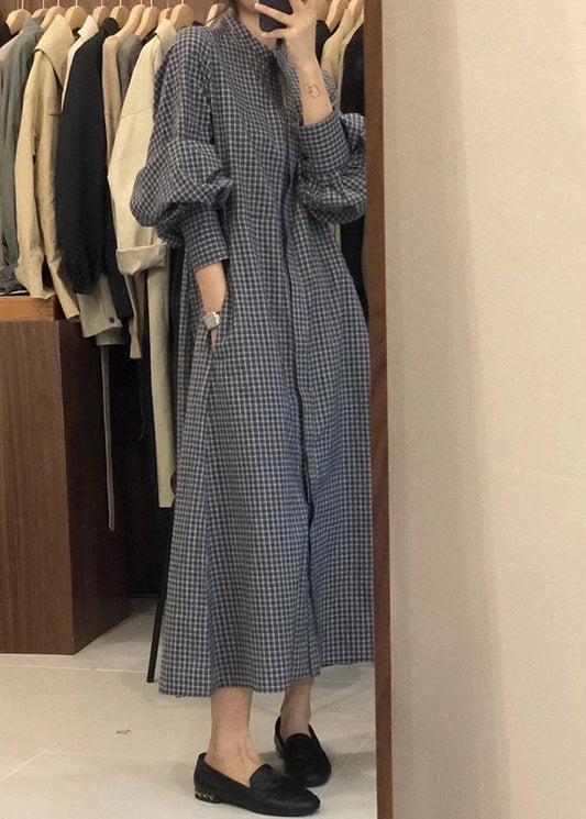 Französisches blaues kariertes Hemdkleid mit Puffärmeln