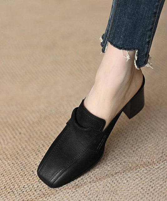 Französische braune Sandalen aus Kunstleder mit Spleißdesign und Blockabsatz