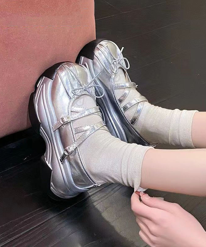 Süße französische Plateauschuhe mit Schmetterlingskreuzschnalle