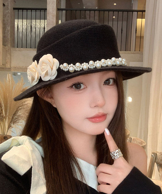 Eleganter französischer Woll-Cloche-Hut mit schwarzem Perlenmuster und Blumenmuster
