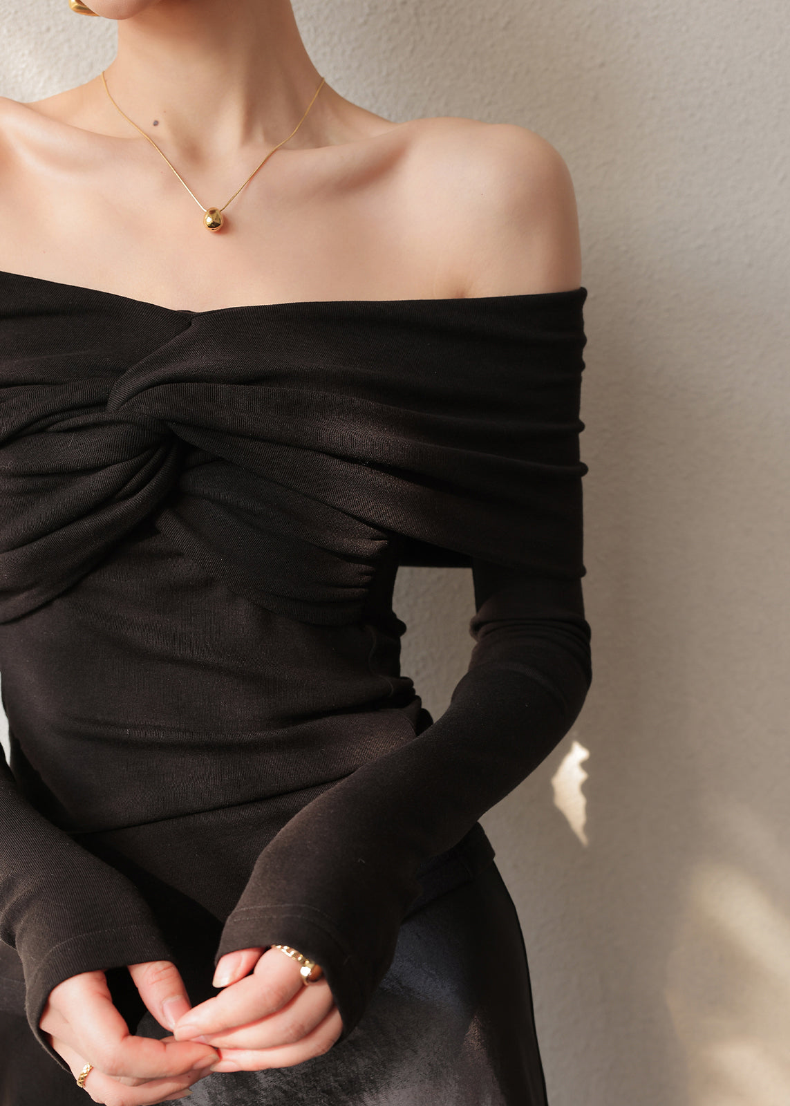 Camisas de algodón con hombros descubiertos de color caqui francés para primavera