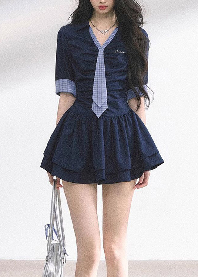 Französisches marineblaues Minikleid aus Baumwolle mit V-Ausschnitt und halben Ärmeln