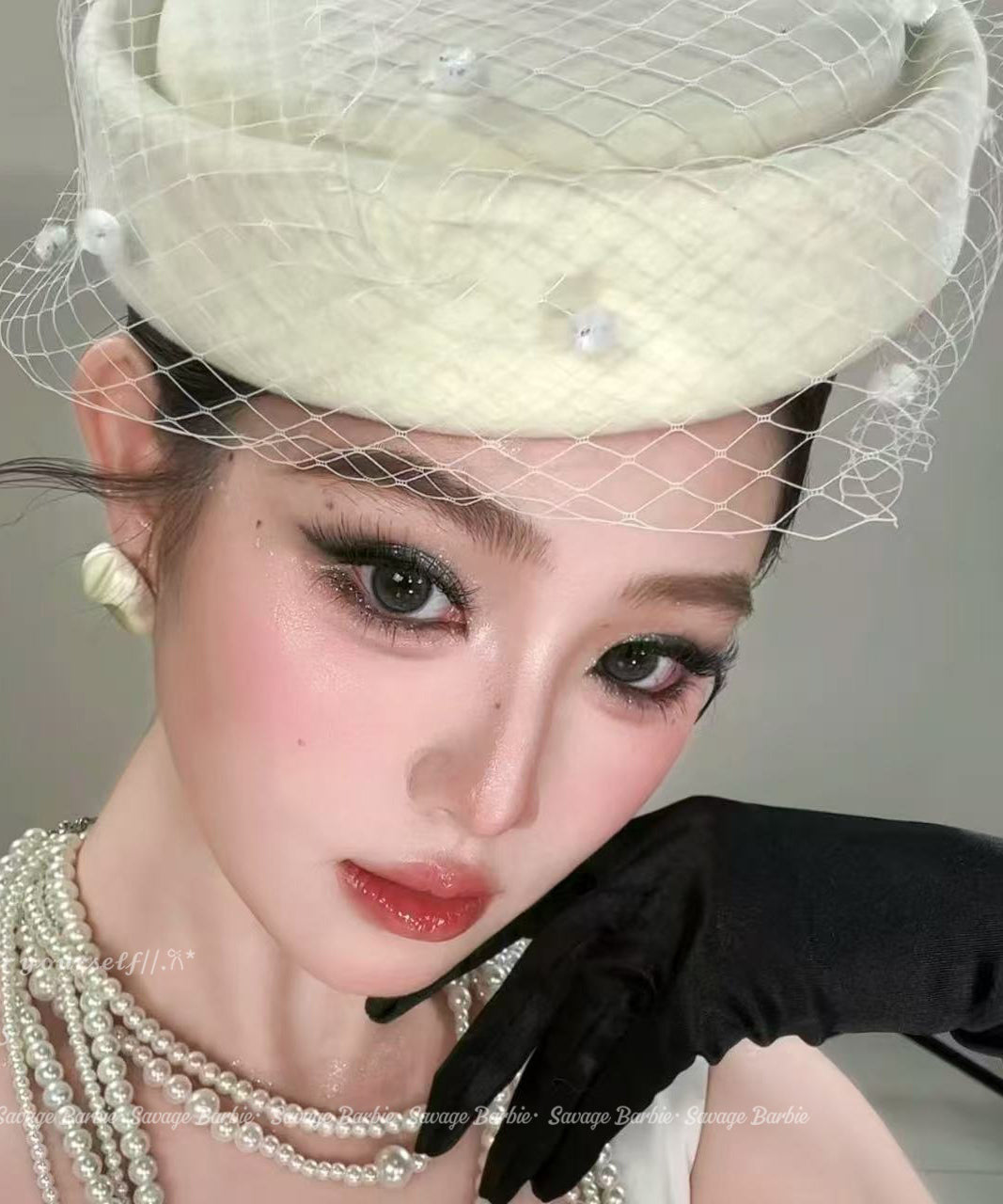 Boina francesa de malla blanca con parches