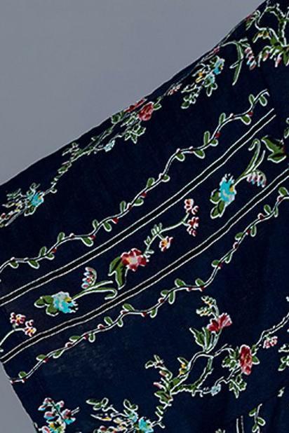 Französischer Rundhalsausschnitt, extra großer Saum, Baumwolle, Leinen, weiche Umgebung, Übergröße, Laufsteg, florales Kunstkleid, Sommer